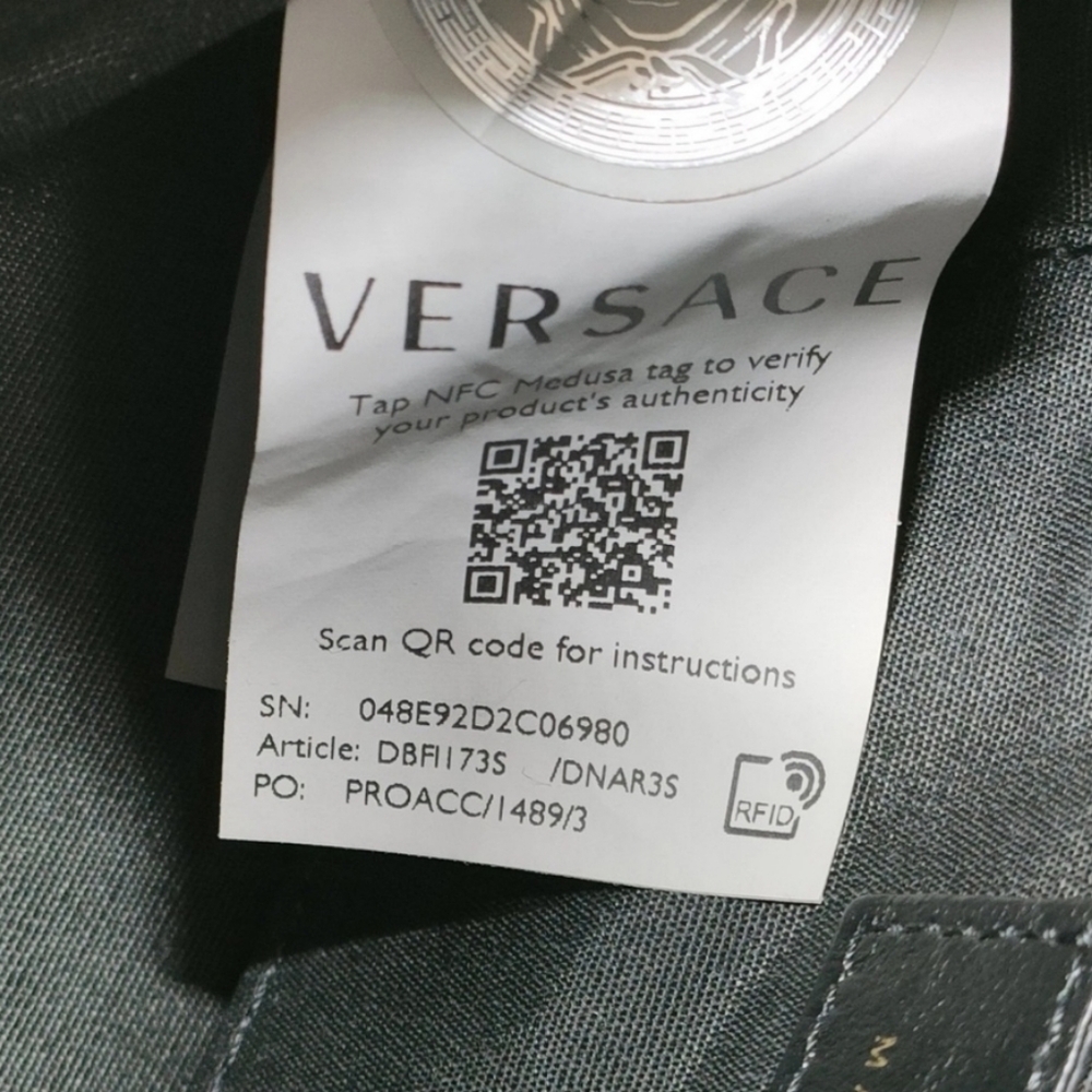 Authentic VERSACE NAPPA QUILTED MEDUSA BUCKET BAG - Picture 10 of 12